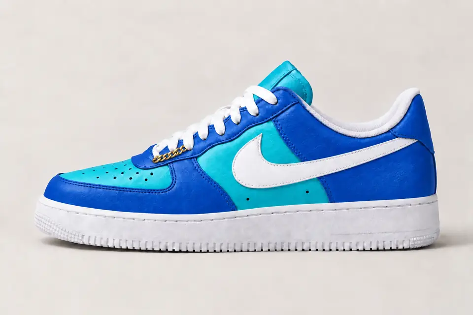 Air Force 1 Chaîne Or Full Upper coloris bleu et turquoise, vue de profil